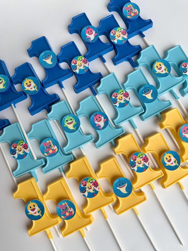Cartoon sea creature-themed #1 lollipops, available in blue, light blue, and yellow.