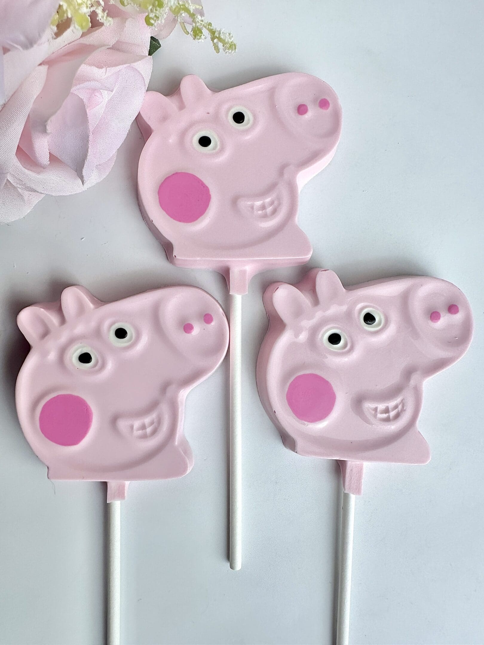 12-Peppa Pig Chocolate Lollipops - Image 3